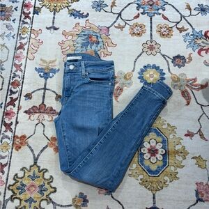 Women’s Levi’s 711 Skinny size 25 jeans